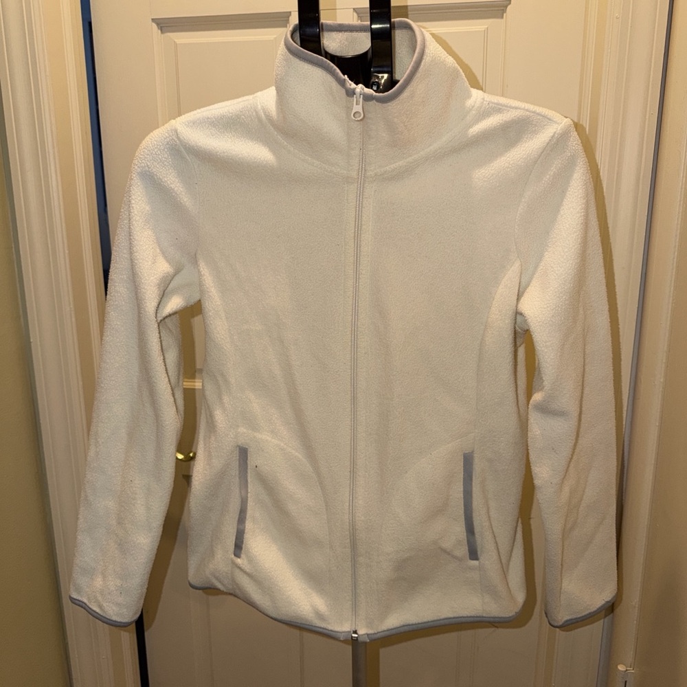 Old Navy Women's Cream Fleece Zip Up Jacket #pilates #ski #nancymeyers #snow